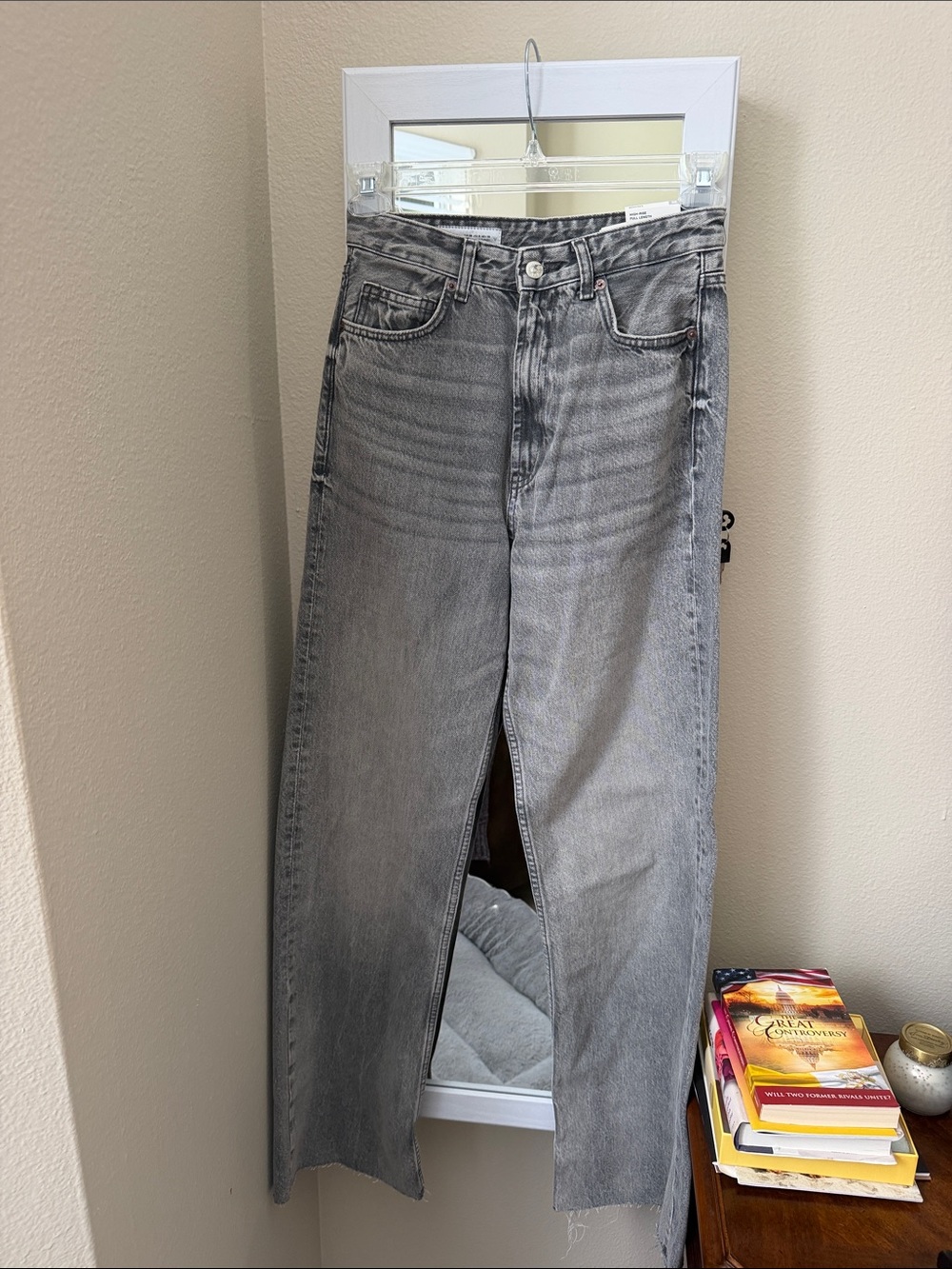Zara women’s Light Grey Relaxed Straight Jeans